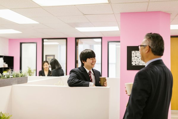 Stratégies Innovantes pour Harmoniser les Conflits et Unir les Équipes en Startups